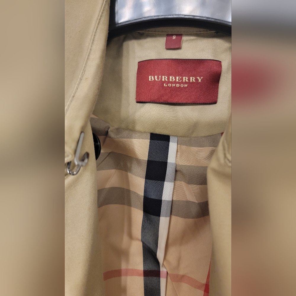 Burberry Khaki Tan Classic Double-Breasted Trench Coat - Picture 2 of 13